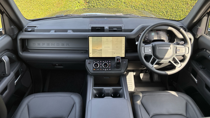 Land Rover Defender 3.0 D350 X-Dynamic HSE 90 3dr Auto Diesel Estate - Image 9